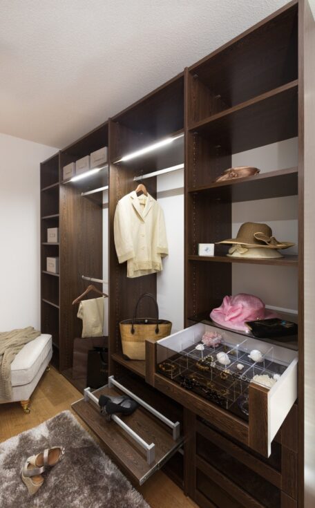 Walk-in wardrobe wenge