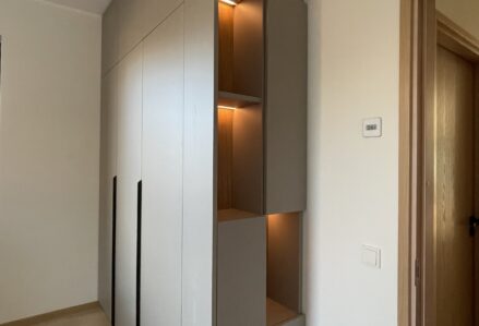 Käändustega kapp, garfiithall melamiin, avatud otsariiulsüsteem